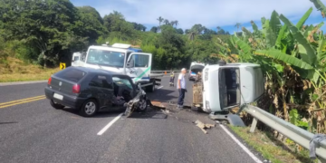Colisão entre van e carro deixa dois feridos na MGC-491
