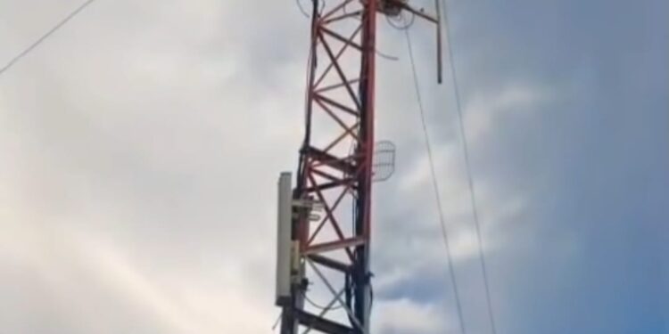 VÍDEO: Criminosos invadem torres na Serra do Cristo e deixam Campo do Meio sem internet