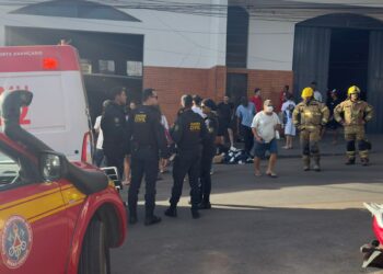 Incêndio atinge confecção de roupas e deixa dois funcionários intoxicados