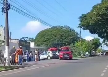Motociclista é socorrido em estado grave após acidente com carro em Alfenas