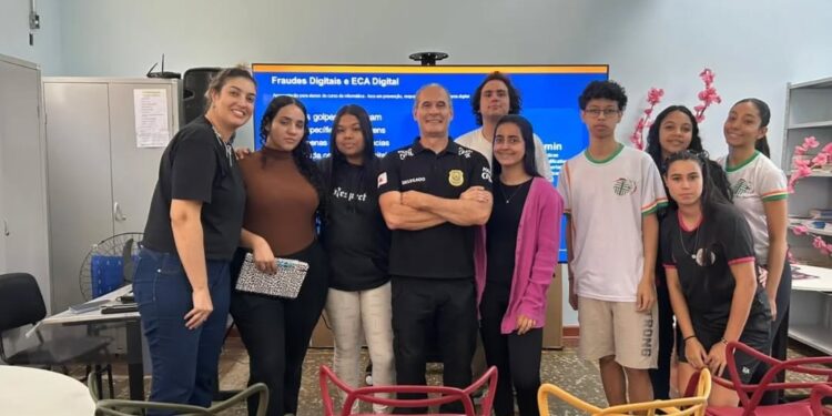 Colégio Monsenhor Mário Araújo Guimarães promove palestra sobre golpes digitais para alunos de Carmo do Rio Claro