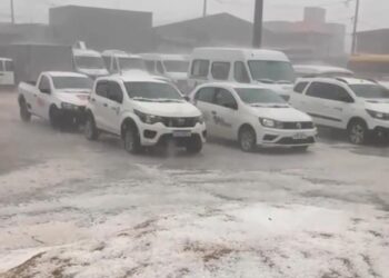 VÍDEO I URGENTE: Tempestade com granizo provoca enxurradas e causa transtornos em cidades do Sul de Minas