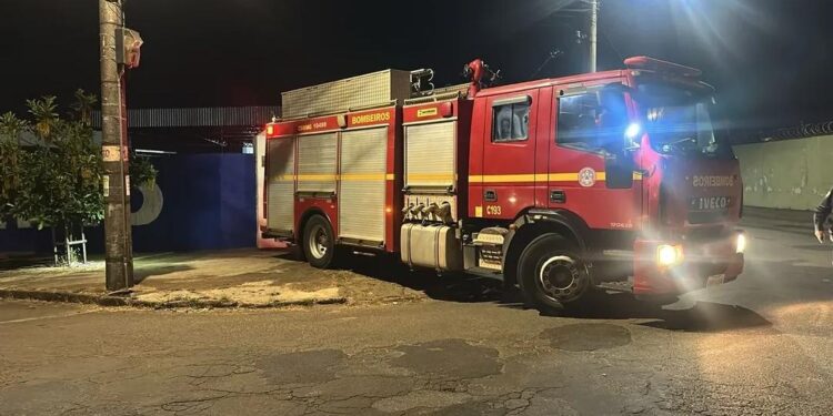 Suspeitos lançam coquetel molotov em oficina e tentam provocar incêndio em São Sebastião do Paraíso