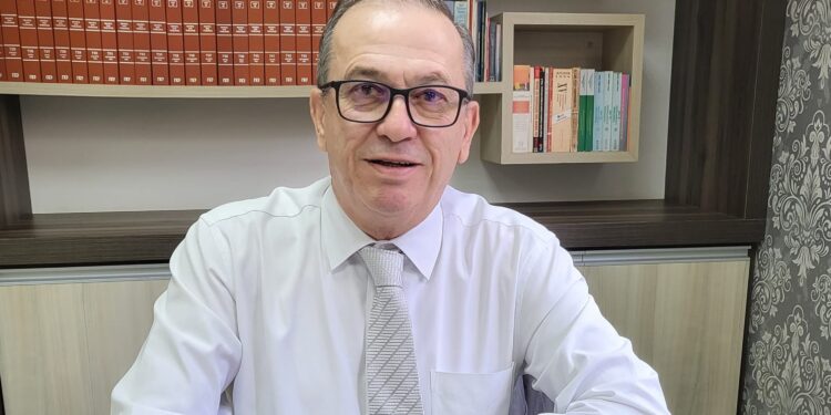 Advogado e escritor Antônio Giovani de Oliveira lança seu segundo livro “cassação e extinção de mandatos