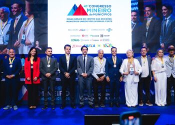 Presidente da OAB-MG é homenageado no 41º Congresso Mineiro de Municípios 