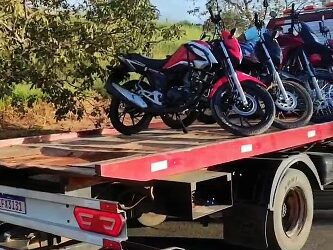 PM Rodoviária apreende motos durante operação contra manobras perigosas