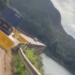 VÍDEO: Caminhão fura a barreira na Ponte Torta