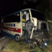 Batida entre ônibus de turismo e caminhonete deixa feridos graves na MG-050