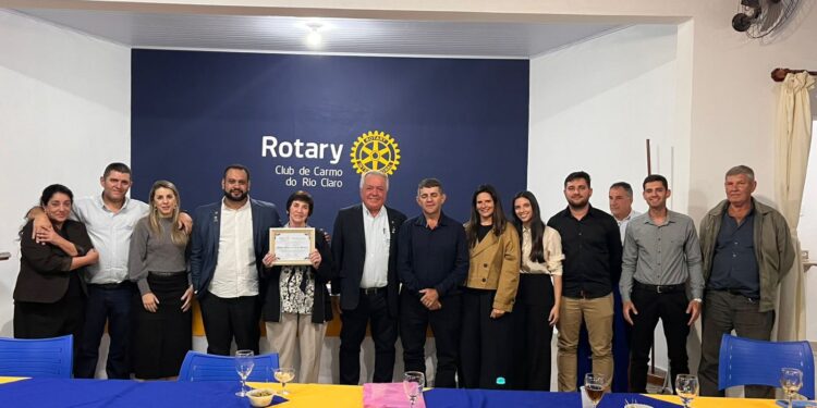 ROTARY CLUB | Dona Sônia Maria da Cruz Pereira é homenageada como “Mãe do Ano” em Carmo