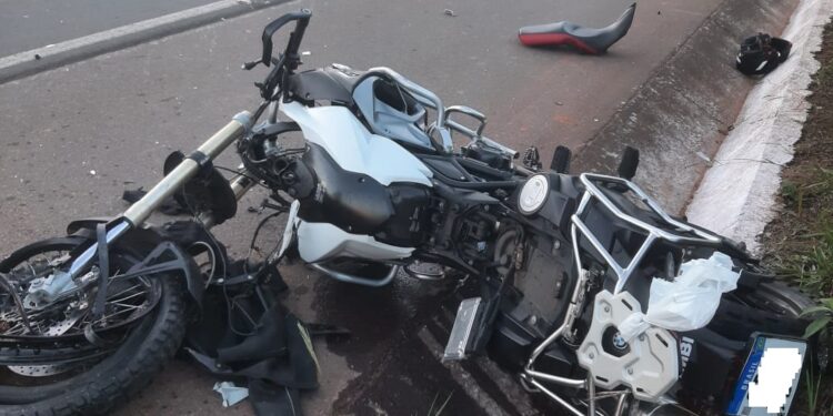 Motociclista fica gravemente ferido após colisão com trator na BR-146, em Bom Jesus da Penha