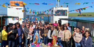 Barqueata celebra tradição e reúne público no Barranco Alto, em Alfenas