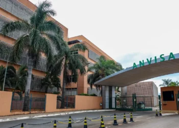 Anvisa determina recolhimento de lotes de antibióticos
