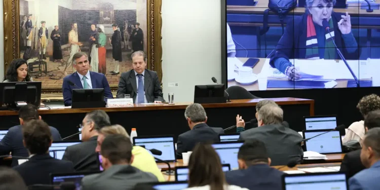 Comissão da Câmara aprova redução da maioridade penal para 16 anos