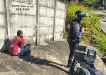 Homem é flagrado pela GCM furtando estrutura metálica de outdoor no Sul de Minas