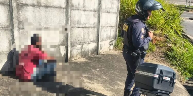 Homem é flagrado pela GCM furtando estrutura metálica de outdoor no Sul de Minas