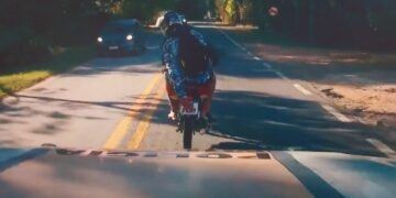 Jovem é preso, menor apreendido e motocicleta é recolhida após fuga, adulteração de placa e direção perigosa na MG-173