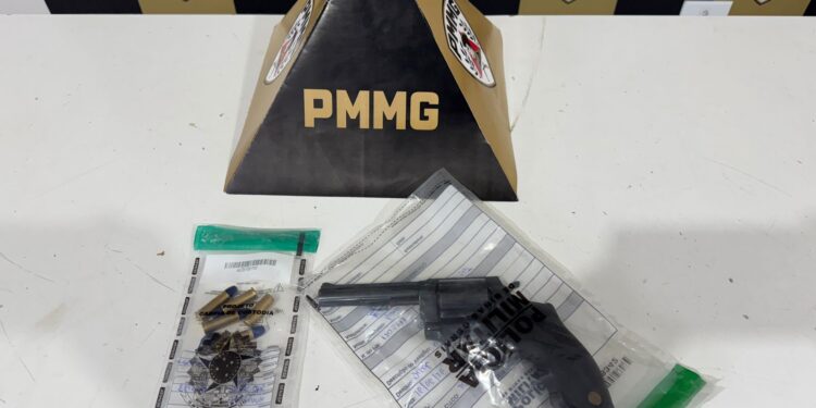 Homem é preso e arma de fogo é apreendida após roubo em Guaxupé