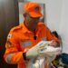 Bombeiros auxiliam mãe em parto domiciliar e realizam primeiros cuidados com recém-nascido