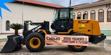 Carmo do Rio Claro amplia frota e recebe nova pá carregadeira para reforçar serviços no município