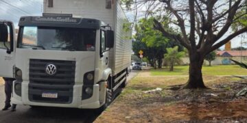 Caminhões furtados em Passos são recuperados em São Paulo; carga do Mercado Livre desapareceu