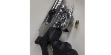 Guarda Municipal apreende arma adaptada para calibre .38 e drogas em Passos
