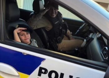 Polícia Militar faz surpresa emocionante e transforma aniversário de menino em momento inesquecível em Alterosa