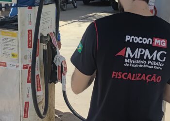 Procon-MPMG fiscaliza 42 postos de combustíveis em três regiões de Minas e identifica irregularidades em mais da metade dos estabelecimentos