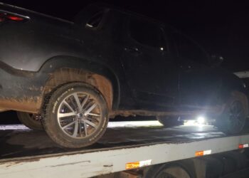 PM apreende caminhonete clonada e recupera veículo furtado durante operação em Alpinópolis