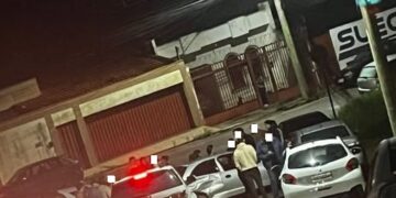 Colisão entre dois carros é registrada durante festa junina em Passos