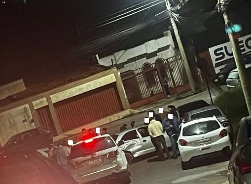 Colisão entre dois carros é registrada durante festa junina em Passos
