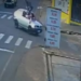 Acidente entre carro e bicicleta deixa dois feridos em Passos