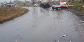 Acidente envolvendo rodotrem, caminhão e carreta mobiliza equipes de resgate na MG-170