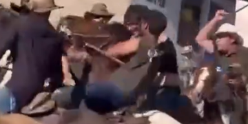 VÍDEO: Homem de 40 anos é brutalmente agredido durante romaria de cavaleiros