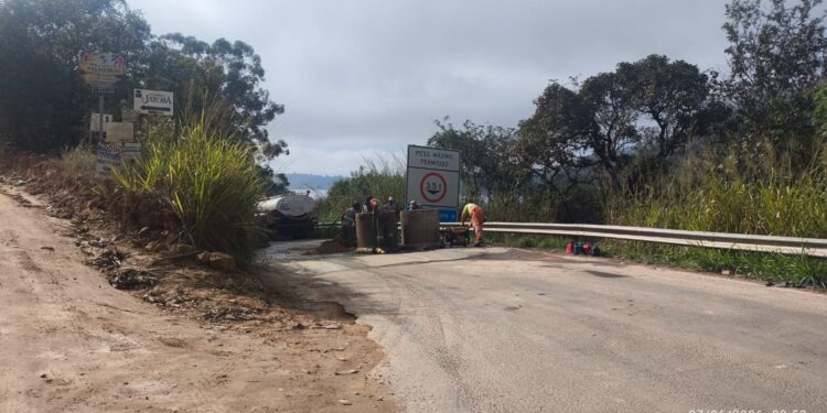 Ponte Torta em Carmo recebe barreiras de concreto para impedir passagem de caminhões