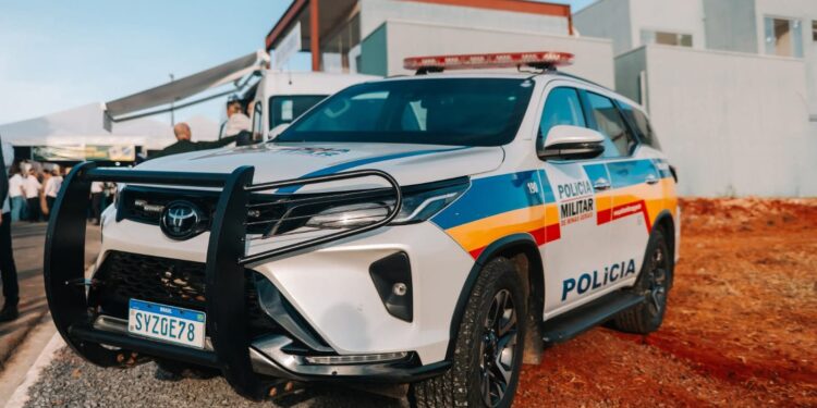 Nova viatura é entregue à Polícia Militar de Carmo do Rio Claro
