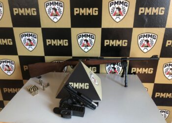 Homem é preso após ameaçar jovem com arma de fogo