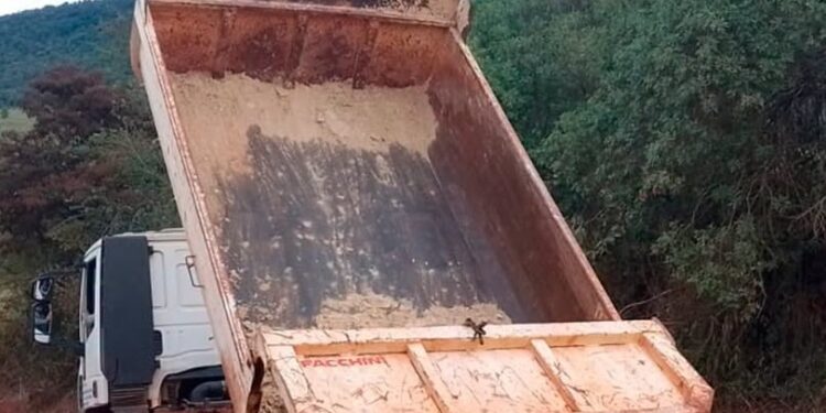 Prefeitura realiza manutenção em estradas rurais após período de chuvas em Carmo do Rio Claro