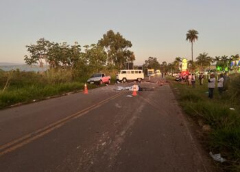 Acidente na LMG-856 deixa uma mulher morta e vários feridos em Delfinópolis (MG)