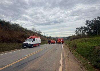 Colisão entre veículos deixa cinco feridos leves e mobiliza Bombeiros e SAMU