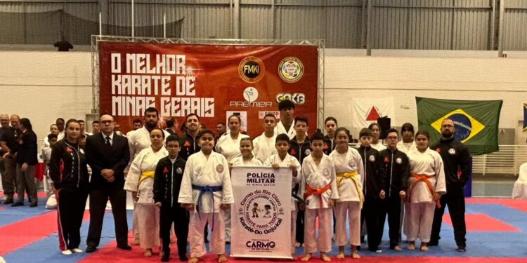 Projeto “Lutando Juntos: Karatê para Todos” conquista 33 medalhas e leva o nome de Carmo ao pódio em Varginha