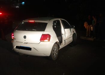 Motorista foge após acidente e jovem fica presa às ferragens em Guaxupé