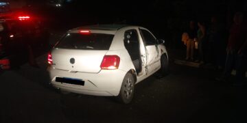 Motorista foge após acidente e jovem fica presa às ferragens em Guaxupé