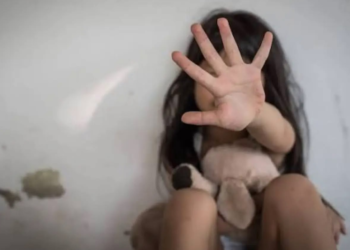 Homem é preso por estuprar criança de 11 anos após atraí-la para área de mata