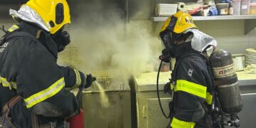 Princípio de incêndio em praça de alimentação de shopping mobiliza Corpo de Bombeiros