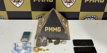 Ação da Polícia Militar termina com dois presos e um adolescente apreendido por tráfico de drogas