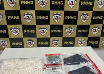 Polícia Militar apreende mais de 400 pinos de cocaína e prende suspeito de tráfico em Elói Mendes