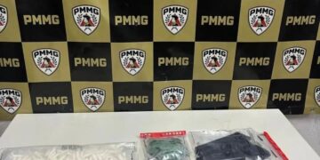 Polícia Militar apreende mais de 400 pinos de cocaína e prende suspeito de tráfico em Elói Mendes