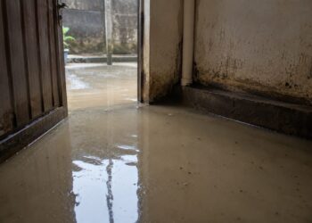 Família deve ser indenizada por casa atingida por esgoto durante chuva no Sul de Minas