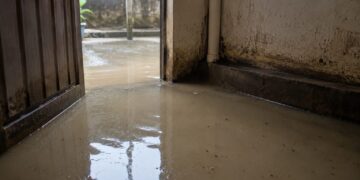 Família deve ser indenizada por casa atingida por esgoto durante chuva no Sul de Minas