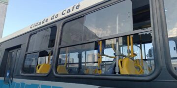 VÍDEO: Homem é detido após danificar veículos com martelo e mobilizar forças de segurança no Sul de Minas